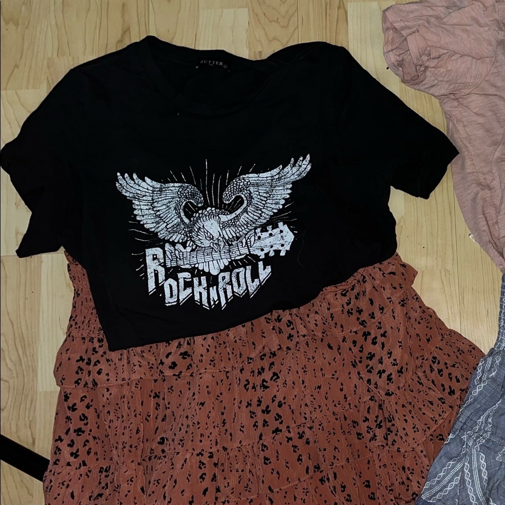 Glicks T-shirt and skirt outfit